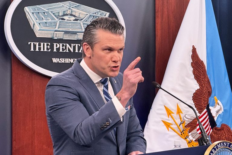 Hegseth: Evropa potřebuje Hormuzský průliv více než USA, je to spíše její boj