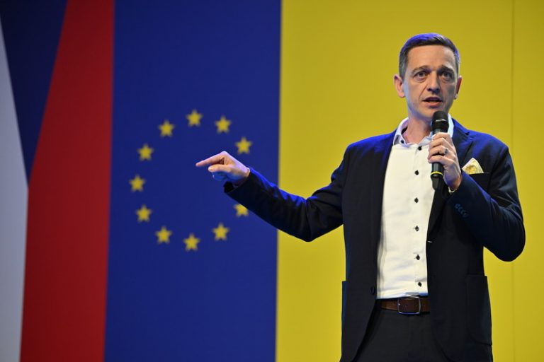 Lidovci na sjezdu výrazně obměnili vedení, novým předsedou je Grolich