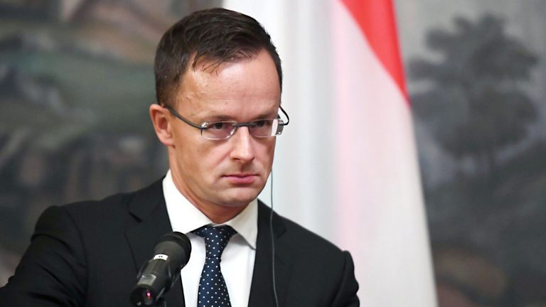 Szijjártó útočí na Pavla: diplomacie, nebo nervózní reakce na odhalení?