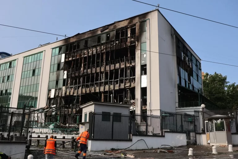 Nová fáze tlaku na Západ: Terčem útoků se stávají americké společnosti na Ukrajině