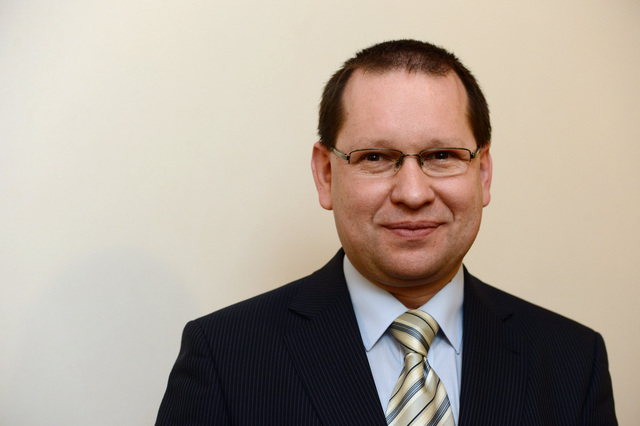 Do NKÚ zvolila Sněmovna bývalého ústavního soudce Suchánka a poslance Kotta