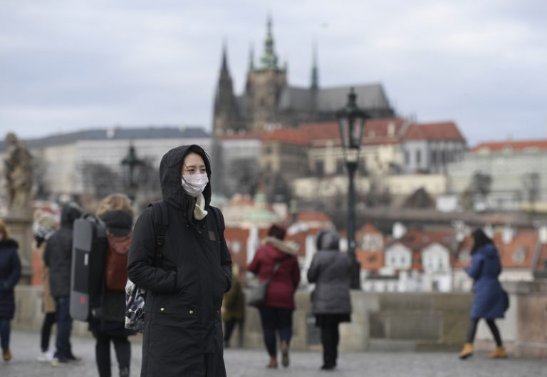 Okamura chce víc čínských turistů a zrušení vízové povinnosti vůči Číně