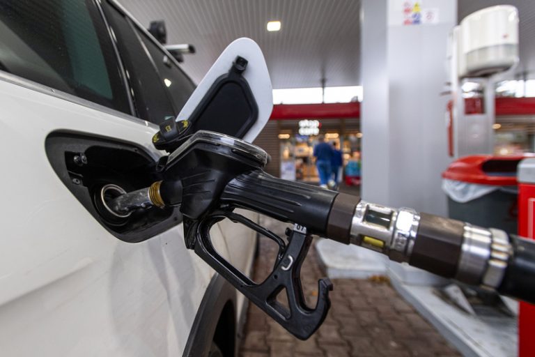 Maximální ceny paliv v úterý opět vzrostou, výrazněji zdraží benzin