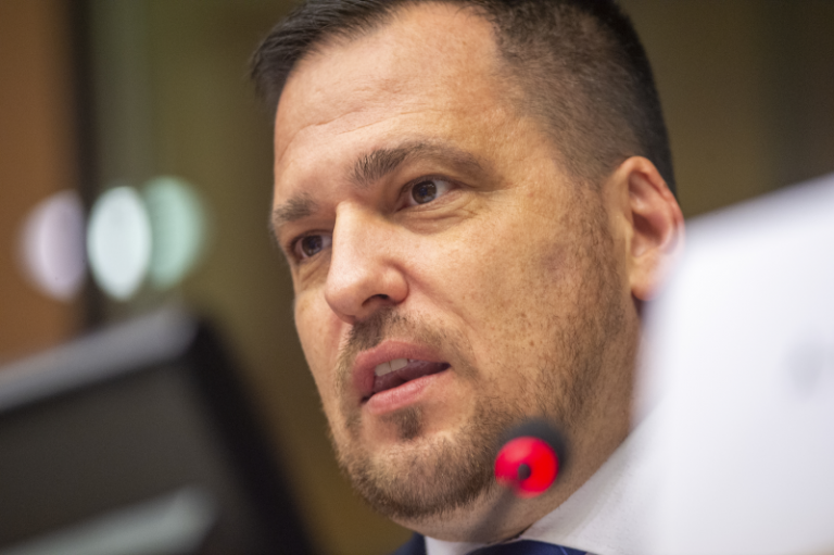 Zdechovský žádá EK o zásah kvůli údajným podezřelým dotacím na Slovensku