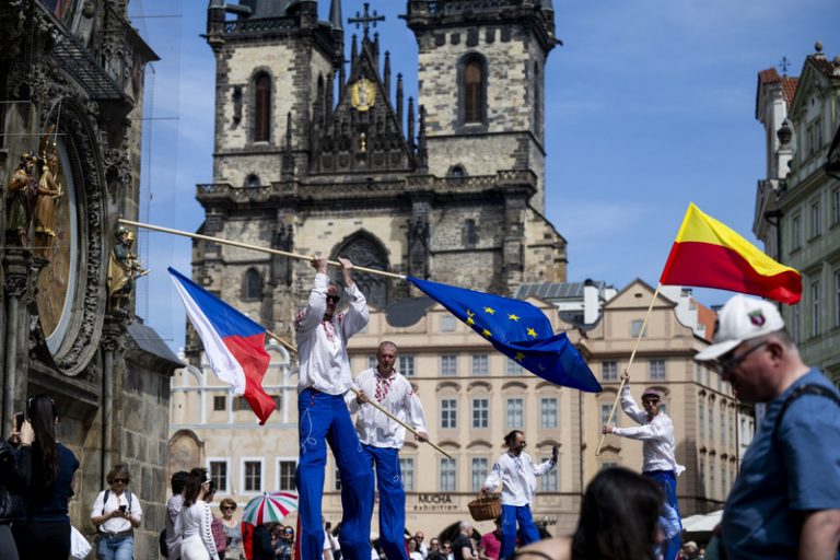 Česko dnes oslaví 1. máj, na programu jsou politické akce, průvody i slavnosti