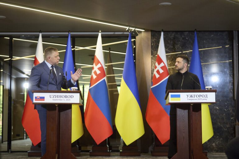 Fico a Zelenskyj se pozvali k návštěvám, v pondělí se setkají v Jerevanu