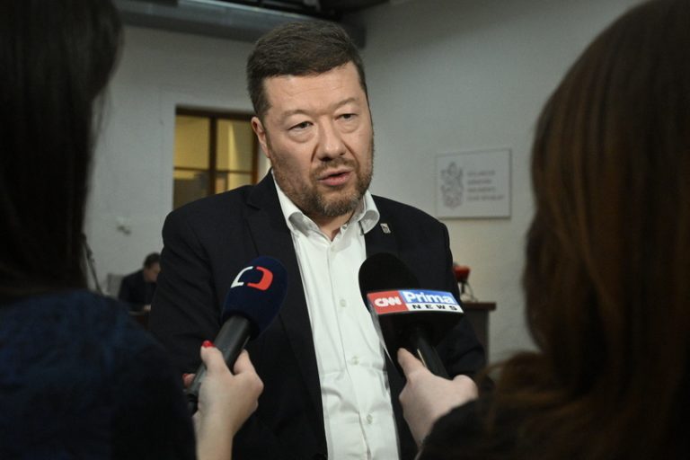 Poslanci se vrátí k debatě o sjezdu sudetských Němců v Brně
