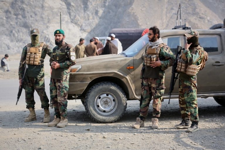 Rusko navazuje plnohodnotné partnerství s afghánským Tálibánem, uvedl Šojgu