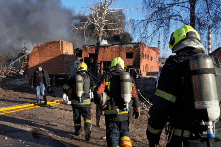 Kyjev po masivním ruském útoku dronů a střel hlásí mrtvého a 29 zraněných