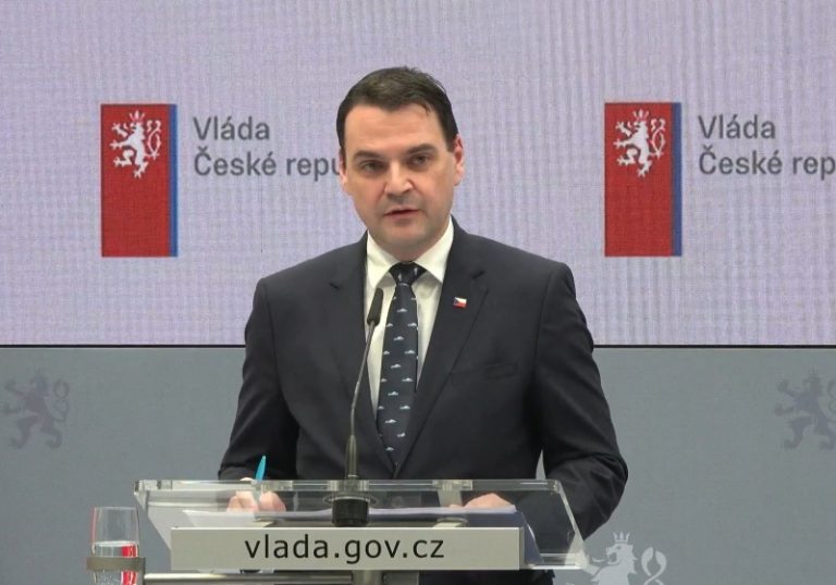 Macinka označil snahu Pavla letět na summit NATO za součást jeho volební kampaně