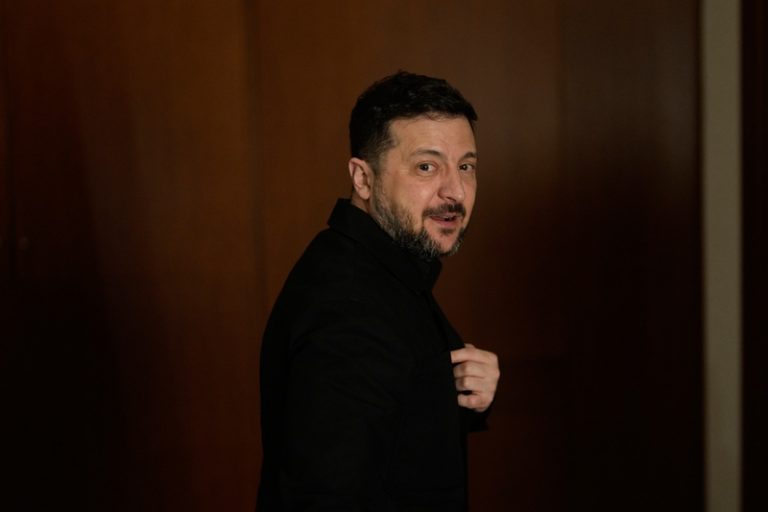 Zelenskyj přicestoval do Bukurešti na summit zemí východního křídla NATO