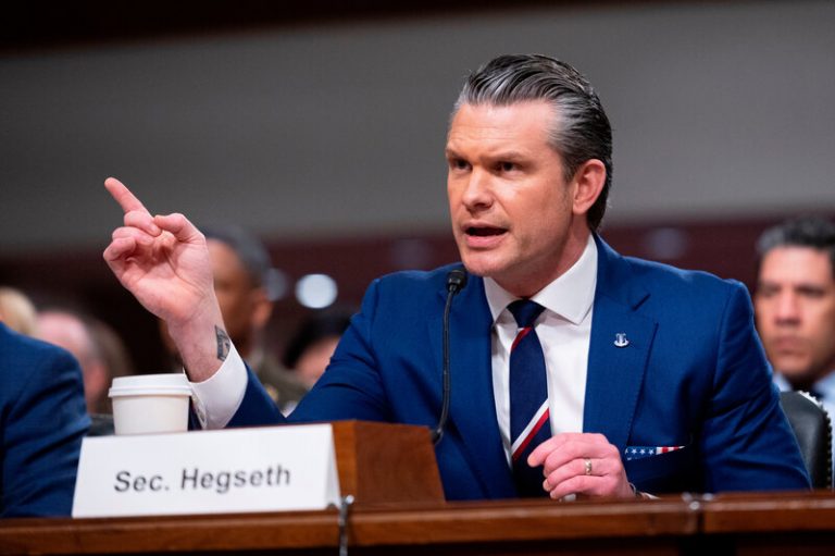 Hegseth: Příměří trvá, ochrana obchodních lodí je samostatná operace
