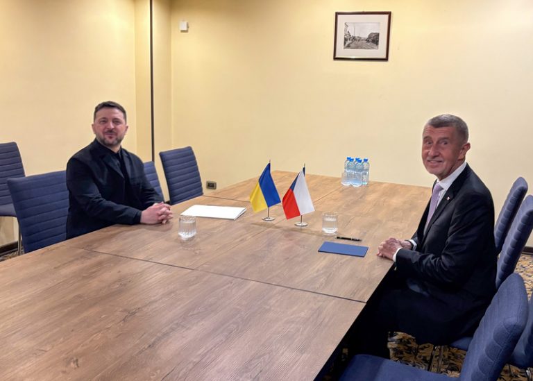 Babiš: Otázkou války na Ukrajině je, kdo zprostředkuje její ukončení