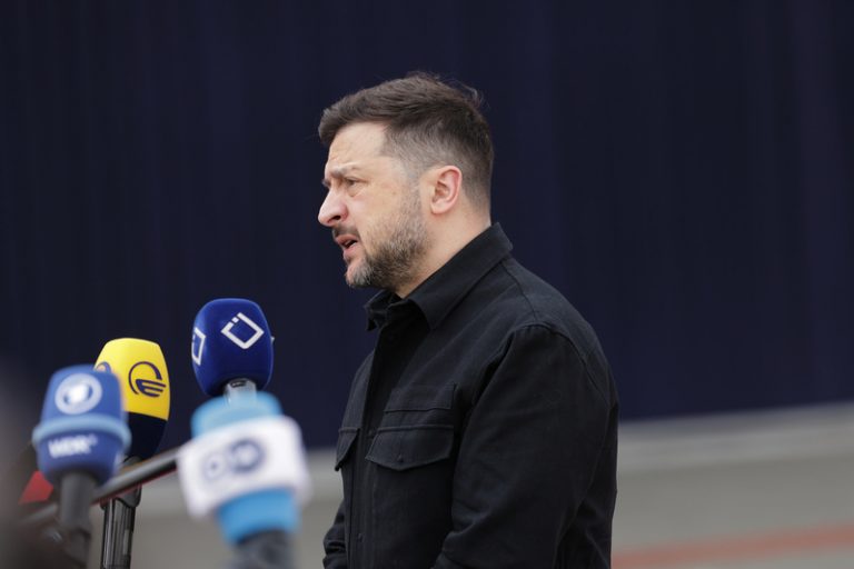 Jednání o míru na Ukrajině se musí účastnit i Evropa, řekl Zelenskyj
