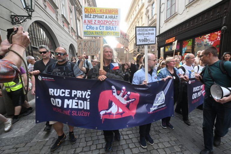 Lidé v Praze budou opět demonstrovat na podporu ČT a ČRo