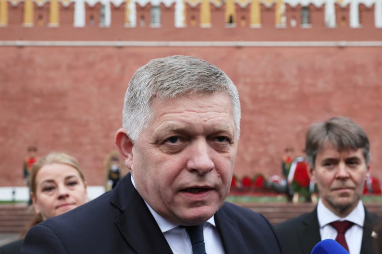 Fico se v Moskvě sešel s Putinem, vojenské přehlídky se nezúčastnil