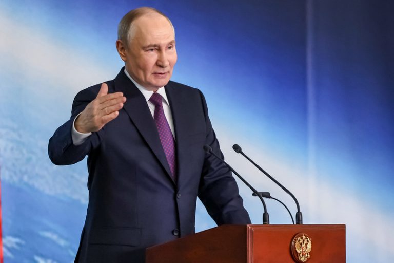 Rusko bude vyvíjet zbraně schopné proniknout protiraketovou obranou, řekl Putin