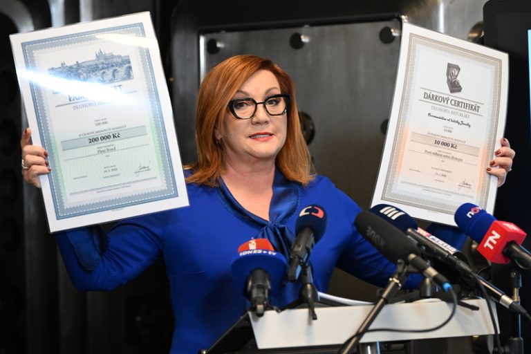 Lidé zatím objednali státní dluhopisy za 22,4 mld. Kč, MF zvýší objem emise