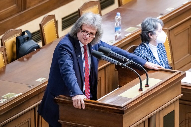 Soud opět zamítl žalobu Ševčíka, jíž se bránil odvolání z funkce děkana NF VŠE