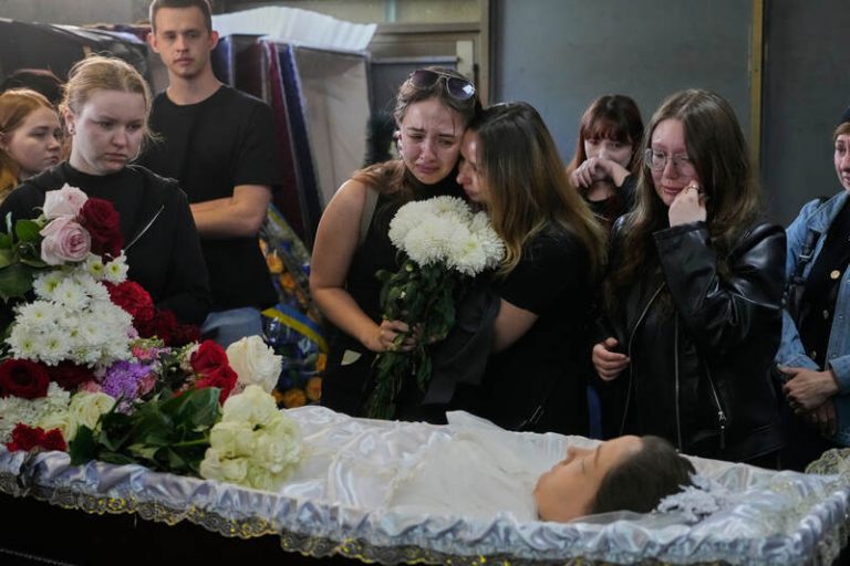 AP: Mladý pár zabitý při ruských úderech plánoval rodinu, ona studovala v ČR