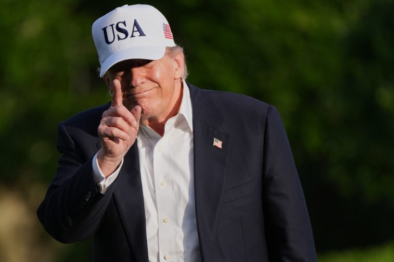 Trump opět pohrozil Íránu zničením, pokud nepřijme mírovou dohodu