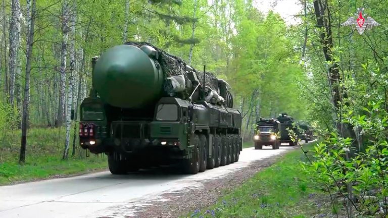 Rusko na závěr jaderného cvičení nasadilo strategické zbraně, uvedla Moskva