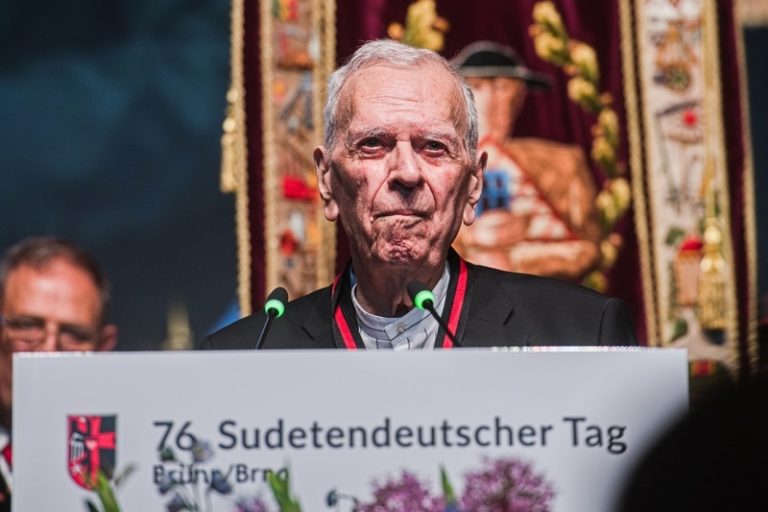 Milan Uhde získal nejvyšší vyznamenání sudetských Němců
