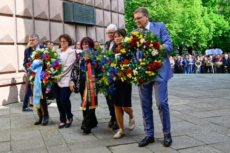 Sudetští Němci i Češi na závěr brněnského sjezdu uctili oběti okupace