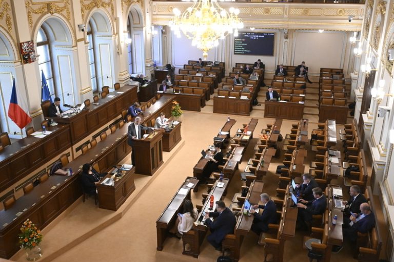 Sněmovna odložila projednávání sporné koaliční stavební novely na středu