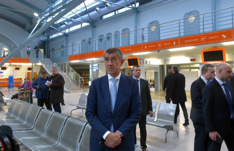 Zastupitelé kraje schválili záměr převodu letiště Karlovy Vary na stát