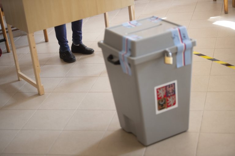 Volby by podle průzkumu STEM v červnu vyhrálo ANO, druhý je STAN