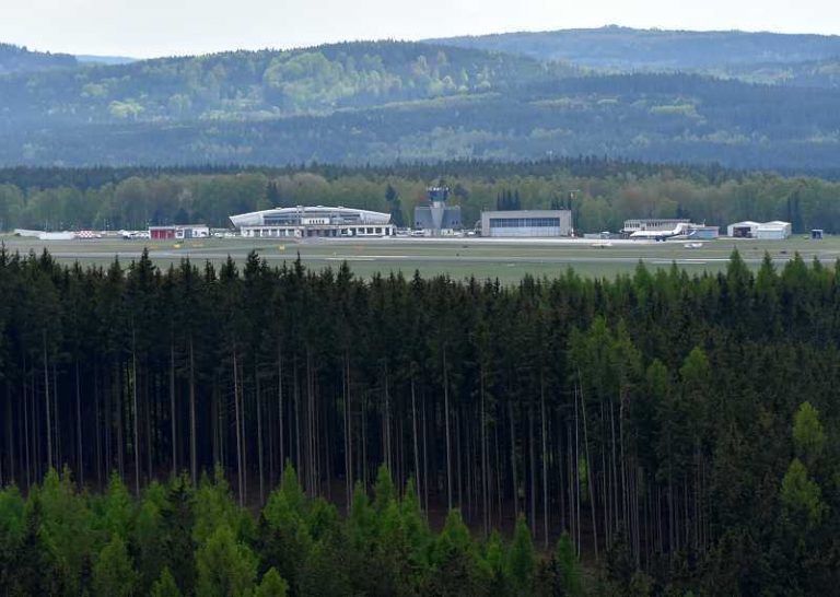 Stát převezme karlovarské letiště, využívat ho bude i armáda a záchranná služba