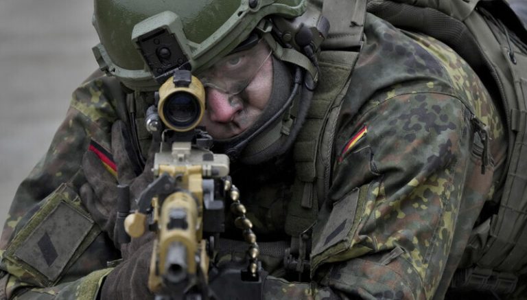 Německo se potýká s náborem do armády, zváží povinnou službu