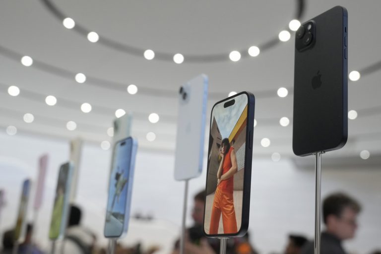 Apple oznámil výrazné zdražení iPhonů a dalších produktů kvůli nedostatku čipů