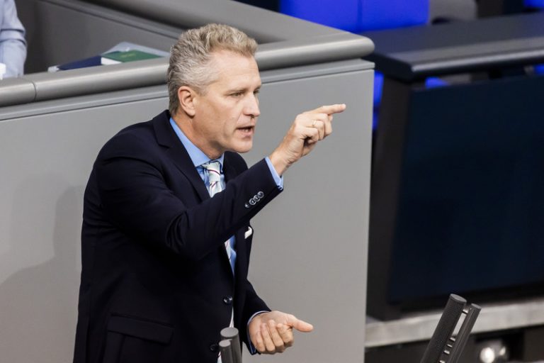 Na fóru v Petrohradě má AfD delegaci, její součástí je i europoslanec Bystroň