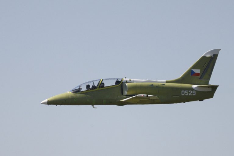 Server: Babiš chce, aby evropské státy Ukrajině financovaly nákup L-39NG Skyfox