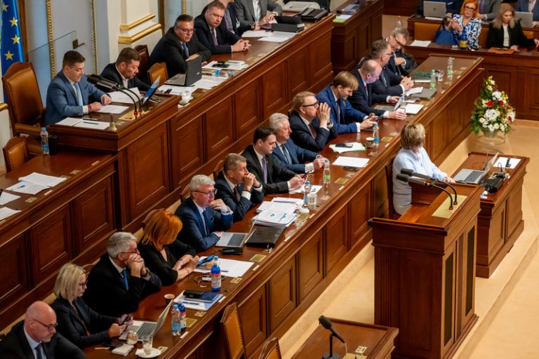 Koalice hledá, jak změnit jednání Sněmovny, kterou často blokuje opozice