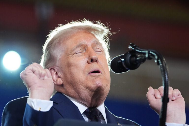 Mám neomezenou moc, řekl Trump