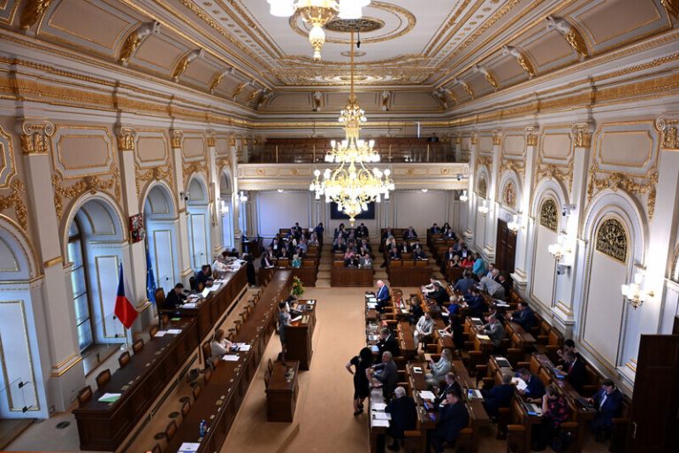 Podle Pirátů bude ostuda, pokud Babiš nedorazí na jednání Sněmovny k Agrofertu