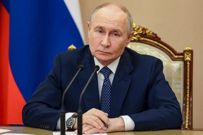 Putin čeká vyjednavače k jednání o Ukrajině, až USA vyřeší otázku Íránu