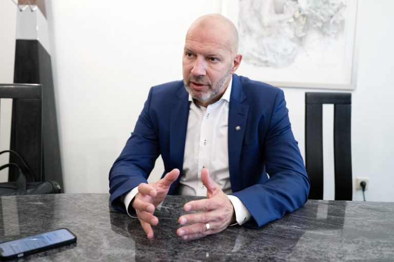 Bývalý zpravodajec: Rusko stavělo své zbraně na síle, ne maskování