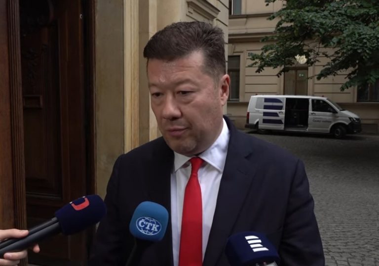 Česko podle Okamury nebude zavádět migrační pakt, sankce jsou možné