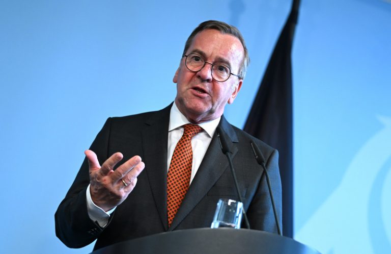 Ministr: Kvůli misi v Hormuzském průlivu Německo vyslalo dvě lodě do Rudého moře