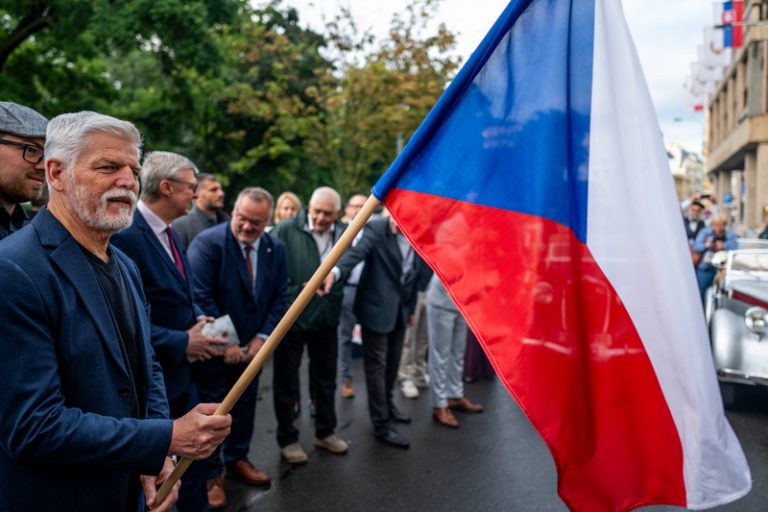 Prezident Pavel odstartoval soutěž veteránů 1000 mil československých