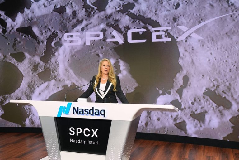 Elon Musk se díky růstu akcií SpaceX stal prvním dolarovým bilionářem