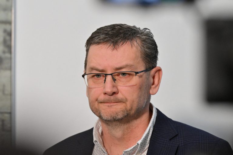 Policie pátrá po primátorovi Karviné Wolfovi, zřejmě mu hrozí vazba