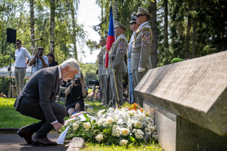 Prezident Petr Pavel v Ležákách varoval před podceňováním hrozeb