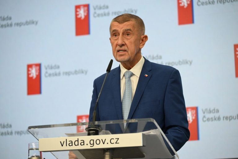 Vláda potvrdila, že na summitu NATO s prezidentem nepočítá