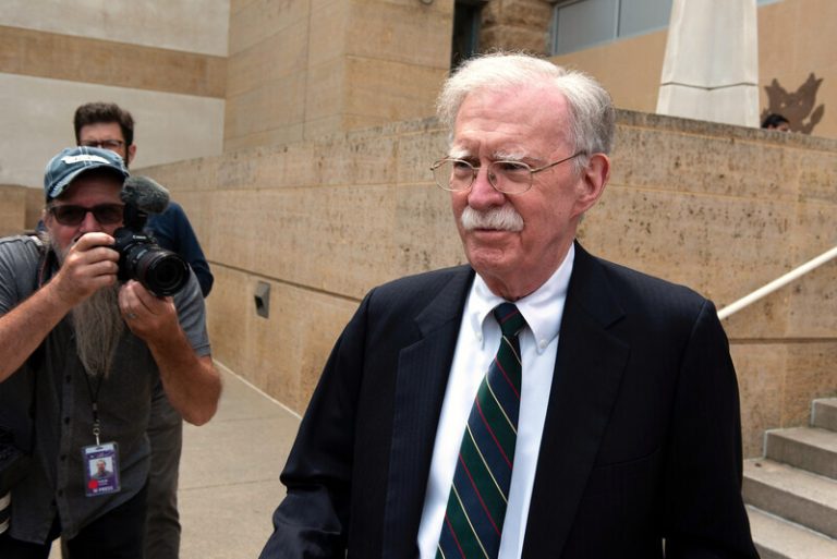 Bývalý Trumpův poradce Bolton se přiznal k uchovávání tajných dokumentů