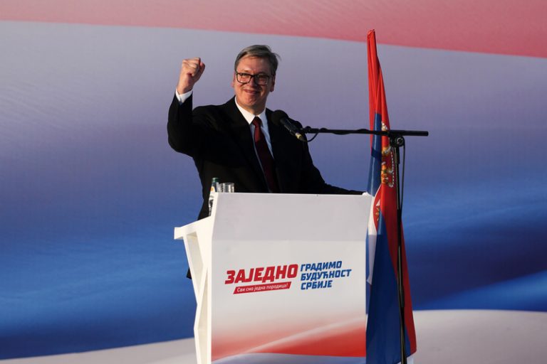 Vučić oznámil, že za několik týdnů rezignuje a budou předčasné volby